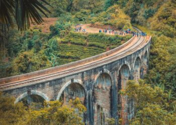 ella nine arch bridge beautiful sri lanka