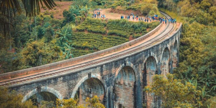 ella nine arch bridge beautiful sri lanka