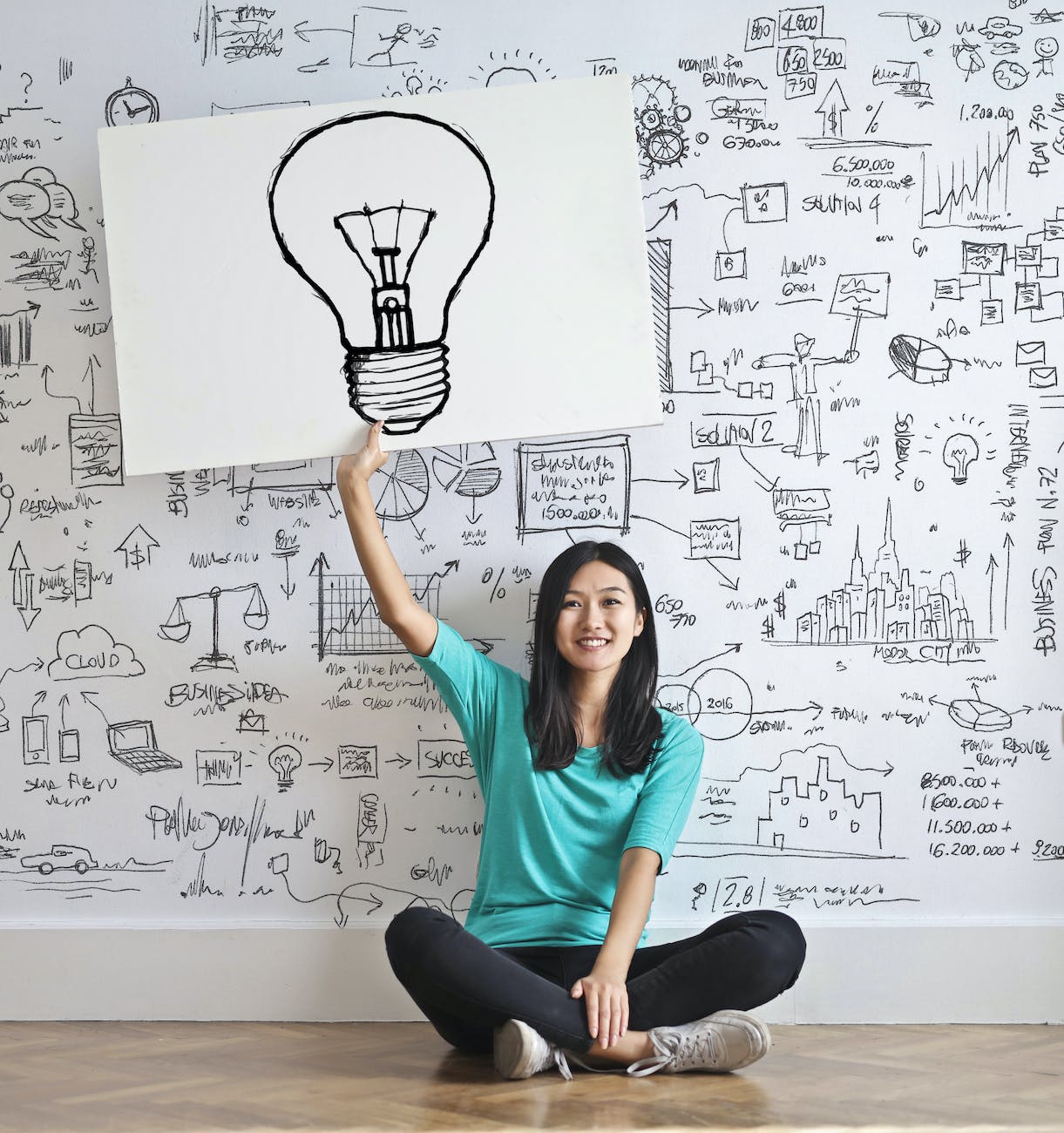 woman draw a light bulb in white board | Famous author's uses these book selling strategies to increase sales