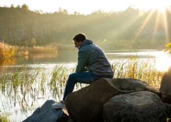 Pause before you react! Expert guide on how to control emotions and keeping intact with your relationship.