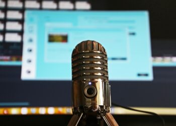 In 2025, connection wins — and podcasts are leading the way. Discover why creators, founders, and freelancers are turning to podcasting to build trust, deepen reach, and grow powerful personal brands through the power of voice.