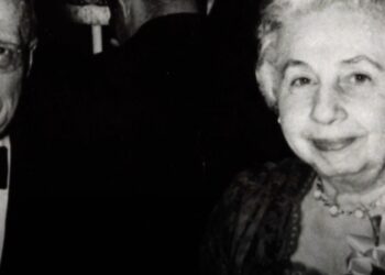 Many women are so busy with work, family, and other responsibilities that they forget to take care of their own health. But regular health checkups, also called preventive screenings, are extremely important. These tests help find health problems early—when they are easier to treat. Two of the most important screenings for women are Pap smears and mammograms.