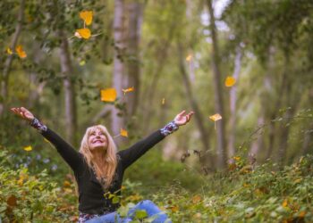 Poetry Collection: The Canvas of Livin’, Elusive Happiness & More – Verses of Life, Love & Loss