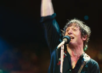 "Springsteen: Deliver Me from Nowhere" Ending Explained: Dive deep into the haunting conclusion of the Bruce Springsteen biopic, Springsteen: Deliver Me from Nowhere. This analysis breaks down the final journey to L.A., the crucial confrontation with depression, the symbolic break with Faye, and the profound, redemptive reunion with his father that defines the legacy of the Nebraska era.