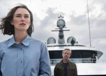 Unpack the chilling, claustrophobic thriller by Ruth Ware. Aboard a luxury North Sea cruise, journalist Lo Blacklock witnesses a body thrown overboard from the neighboring cabin—a cabin the crew insists is empty.1 Dive into the themes of gaslighting, unreliable narration, and the dark secrets of the ultra-rich in this comprehensive analysis of The Woman in Cabin 10