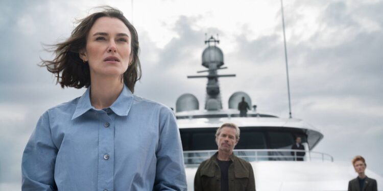 Unpack the chilling, claustrophobic thriller by Ruth Ware. Aboard a luxury North Sea cruise, journalist Lo Blacklock witnesses a body thrown overboard from the neighboring cabin—a cabin the crew insists is empty.1 Dive into the themes of gaslighting, unreliable narration, and the dark secrets of the ultra-rich in this comprehensive analysis of The Woman in Cabin 10