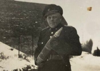 The Fuse of Silence: The Dual Life and Tragic Toll of a Civilian Bomb Expert Dirk de Gier