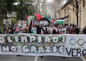 italian protesters at verona italy closing ceremony
